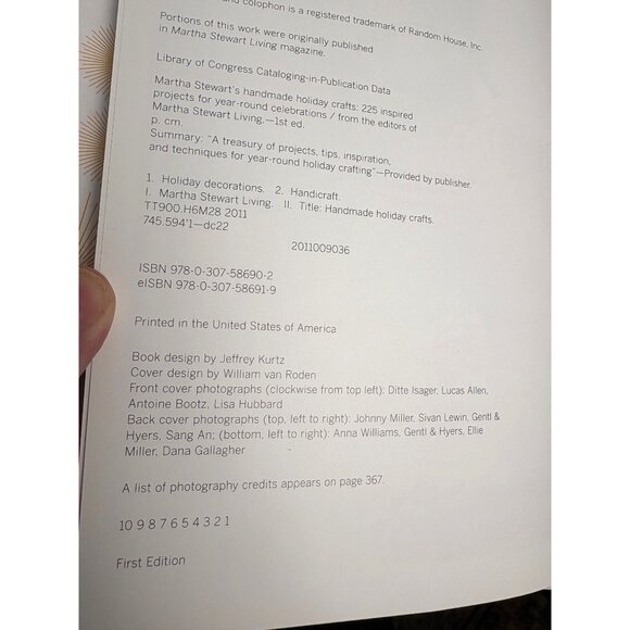 Martha Stewarts Handmade Holiday Crafts Book 225 Projects Year-Round 1st Ed - Picture 7 of 11